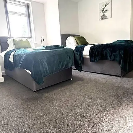 Private Basement In Bradford With Wifi And Parking Sleeps 2 By Purestay Holiday home
