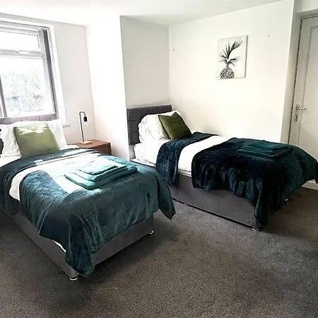 Private Basement In Bradford With Wifi And Parking Sleeps 2 By Purestay Holiday home