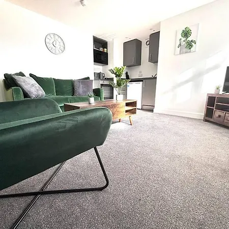 Holiday home Private Basement In With Wifi And Parking Sleeps 2 By Purestay
