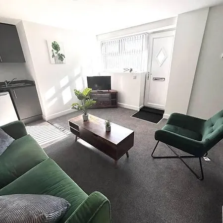 Private Basement In With Wifi And Parking Sleeps 2 By Purestay * Bradford (West Yorkshire)